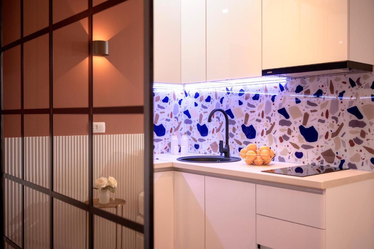 Fingerprint With A Story Apartment *