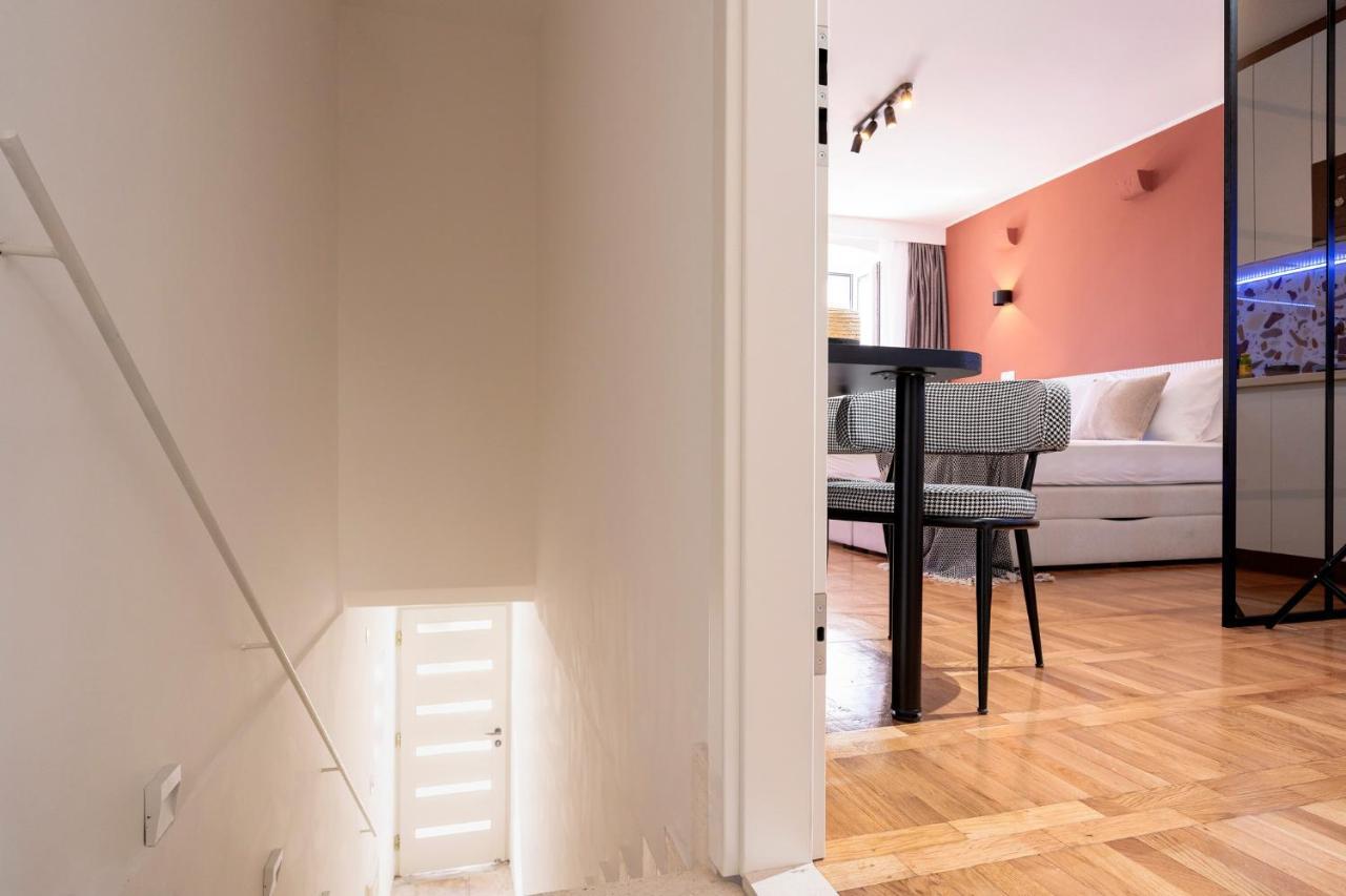 Apartment Fingerprint With A Story *